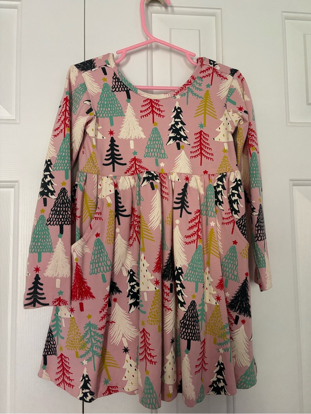 Hanna Andersson Girls' Long Sleeve Pink Holiday Tree Dress like New! Size 4T